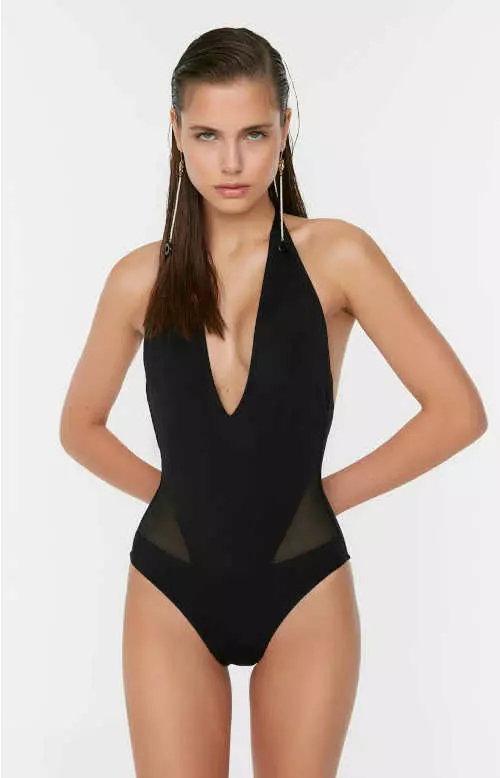 Crni kupaći kostim s V-izrezom