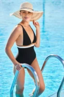 Moderan Astratex jednodijelni kupaći kostim prikladan za pune oblike tijela